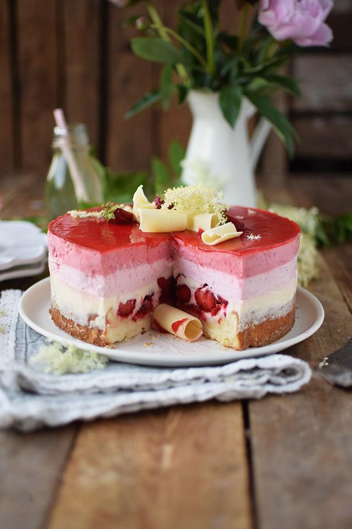 Rezeptbild: Erdbeer Holunderblüten Joghurt Torte