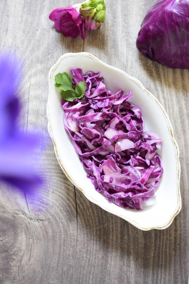 Rezeptbild: Coleslaw (Krautsalat) aus rotem Spitzkohl mit Kokosmilch (vegan)