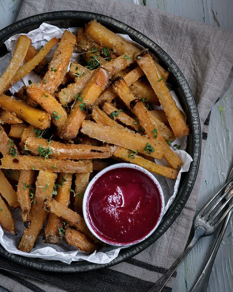 Rezeptbild: Steckrüben-Pommes mit Rote-Bete-Ketchup