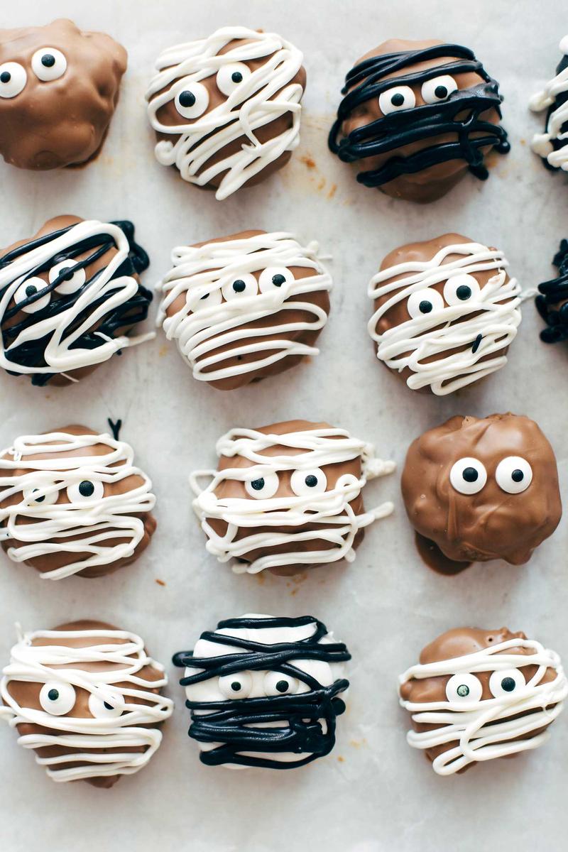 Rezeptbild: HOMEMADE TAKE 5 HALLOWEEN MUMMIES