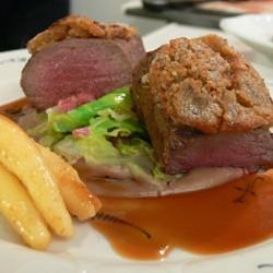 Rezeptbild: Rehrücken in Maronenkruste
