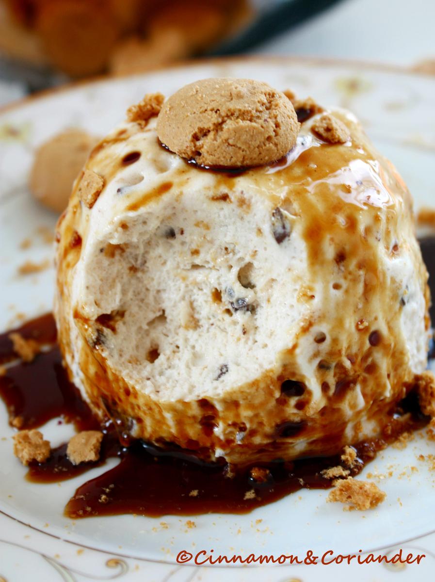Rezeptbild: Amarettini Mousse mit Rum Espresso Karamell