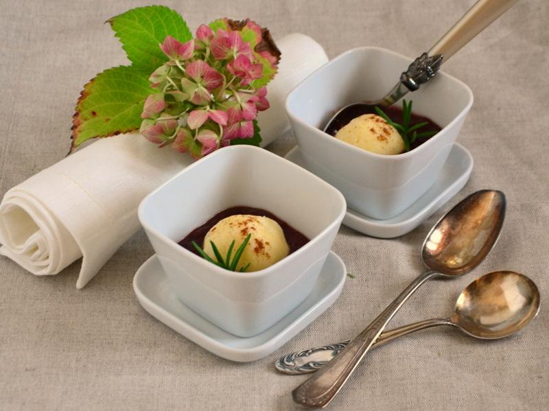 Rezeptbild: Zwetschkenmus mit Griessknöderl