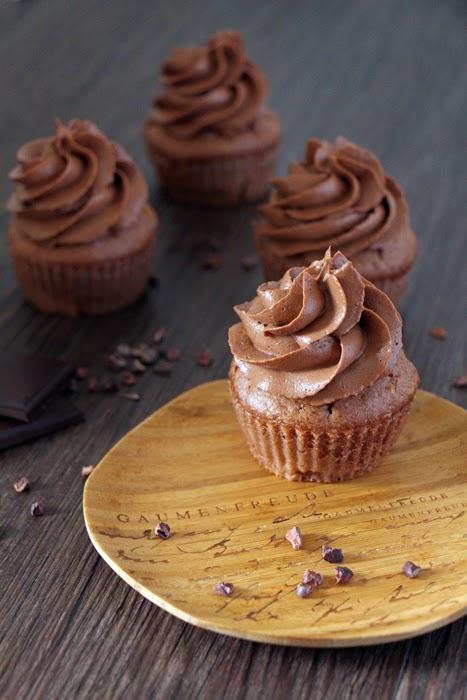 Rezeptbild: Schoko-Rhabarber-Cupcakes