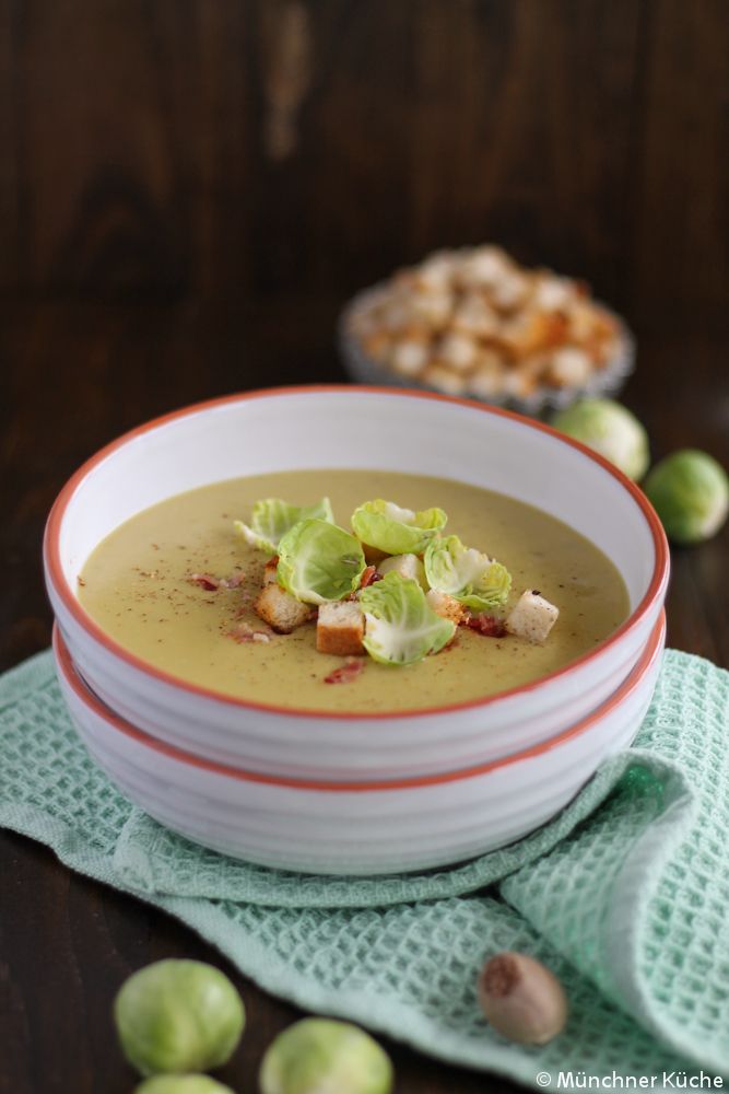 Rezeptbild: Rosenkohlsuppe mit Speck und Croûtons