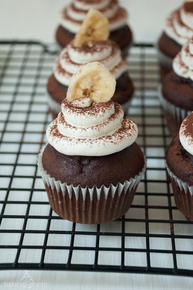 Rezeptbild: Schoko-Bananen-Cupcakes mit einer vanilligen Swiss Meringue Buttercream