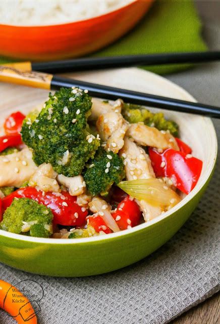 Rezeptbild: Sesam-Huhn mit Brokkoli 