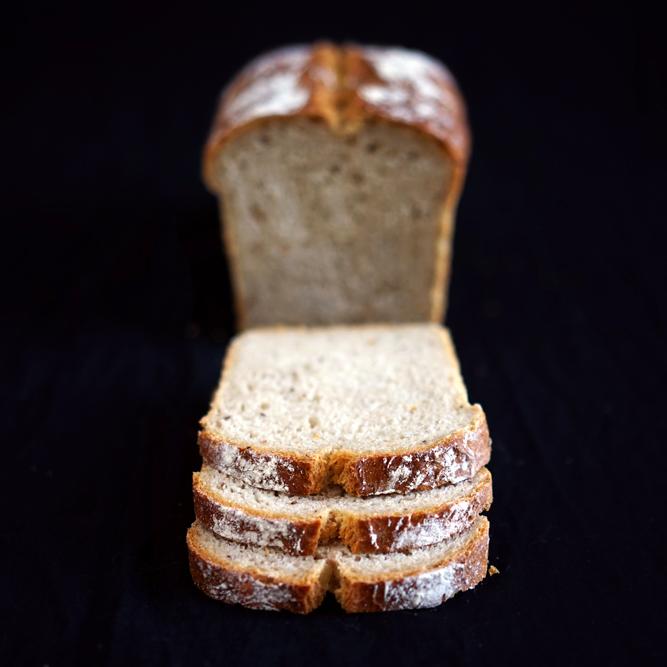Rezeptbild: Sandwichbrot mit Roggenmehl, Kümmel und Gewürzgurken