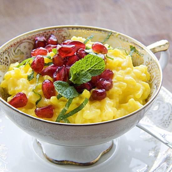 Rezeptbild: Safran-Minz-Milchreis mit Granatapfel