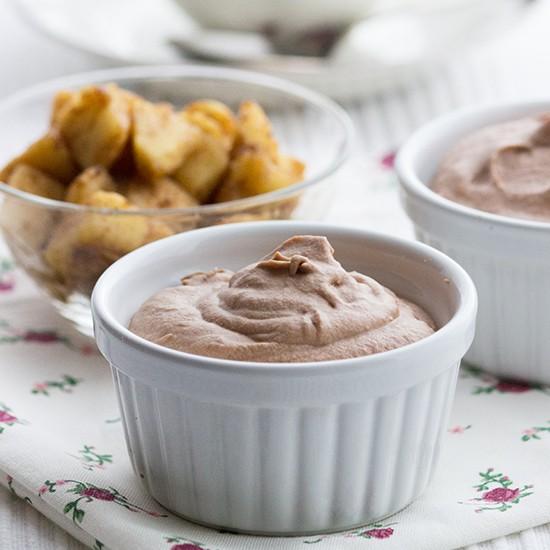 Rezeptbild: Schokoladenmousse mit karamellisierten Äpfeln