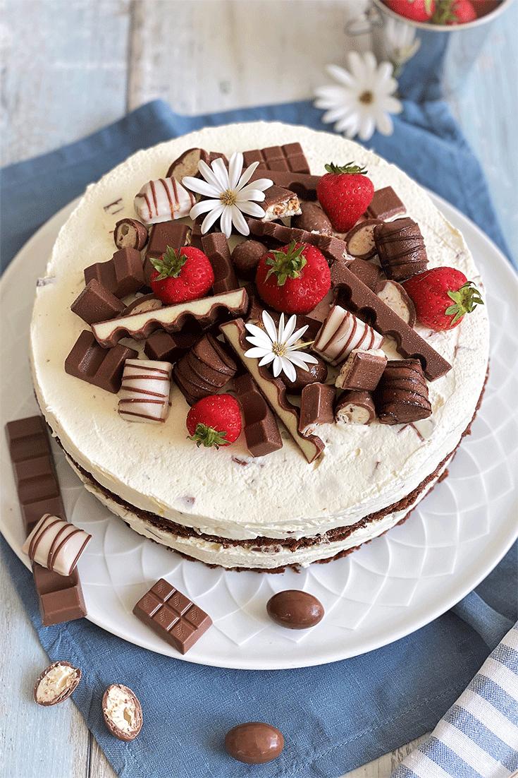 Rezeptbild: Kinder Schokolade Torte mit Erdbeeren