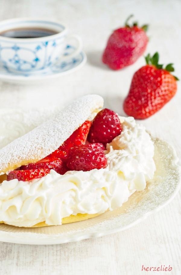 Rezeptbild: Schaum-Omelette mit Erdbeeren