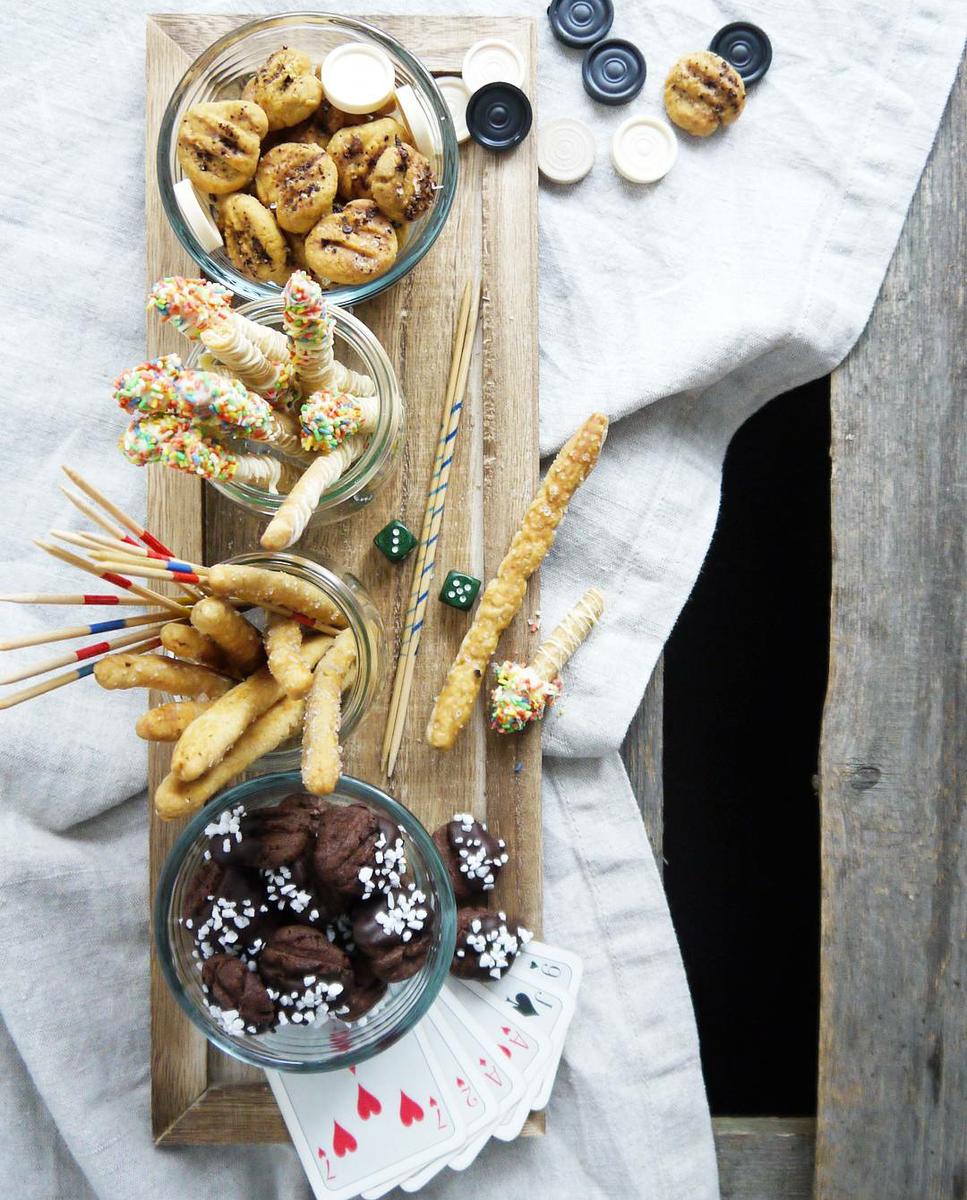Rezeptbild: Vanille- und Salzstangen // Schoko- und Curry Cracker