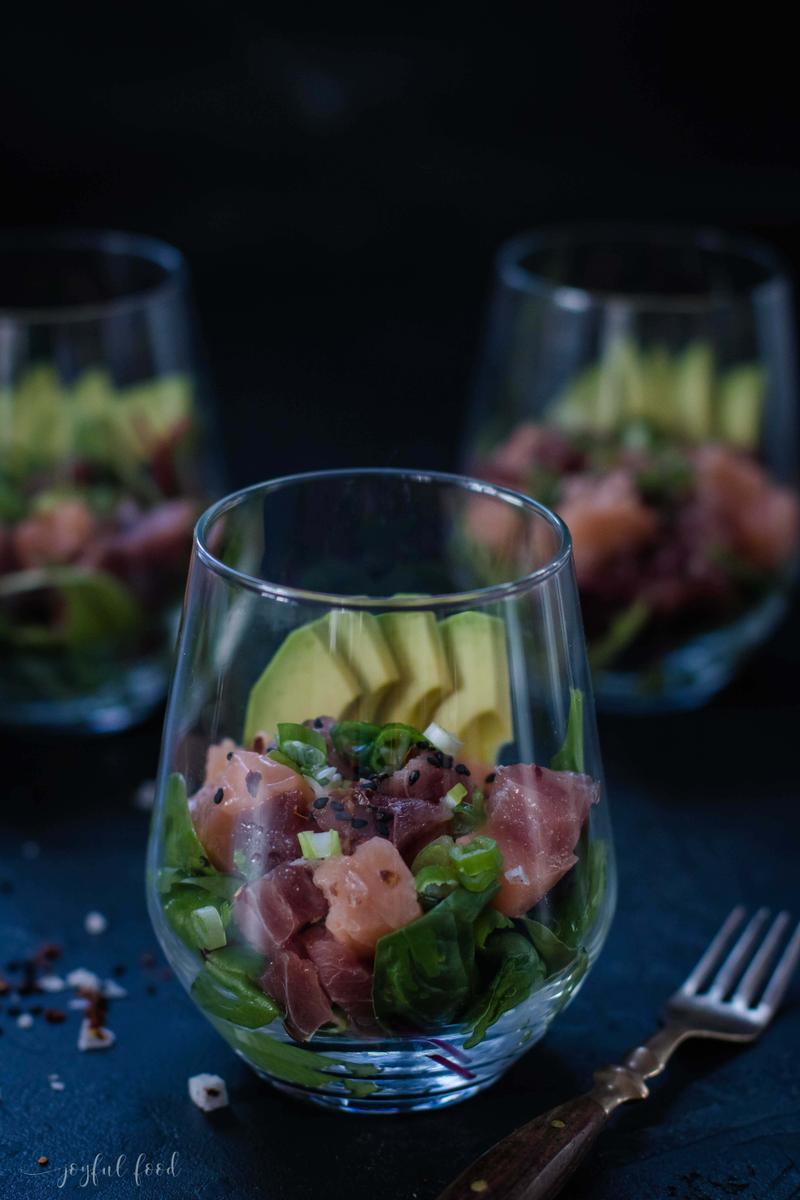 Rezeptbild: Exotisches Fisch Poké Bowl Rezept im Glas