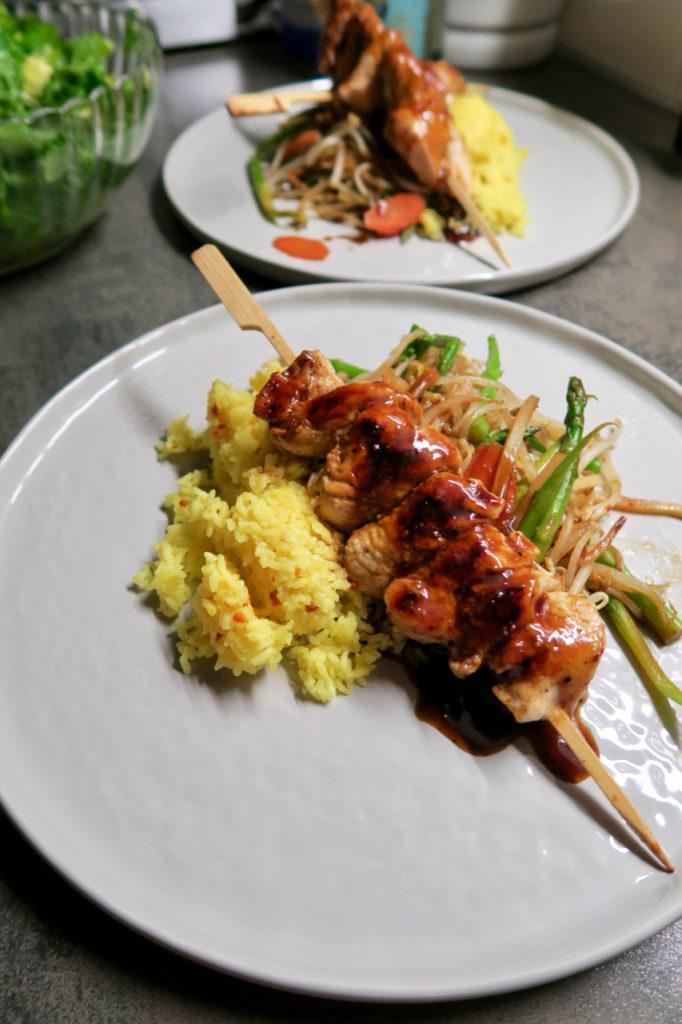Rezeptbild: Hühnerspieß Teriyaki mit Wokgemüse & gelbem Reis