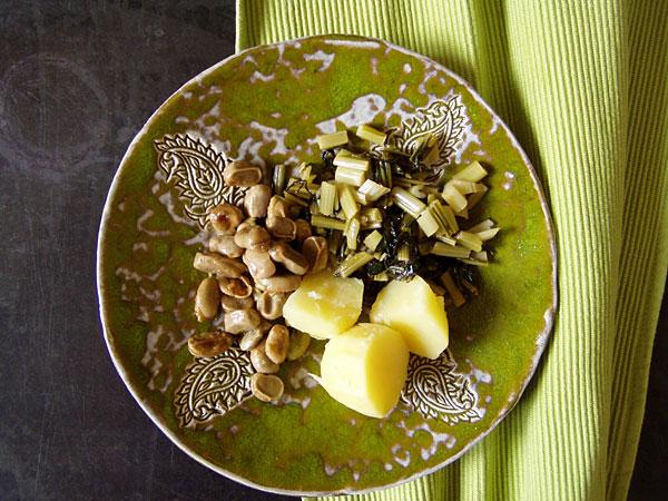 Rezeptbild: Löwenzahn mit Saubohnen 