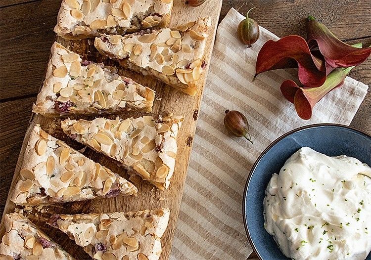 Rezeptbild: Stachelbeer-Tarte mit Mandelbaiserhaube