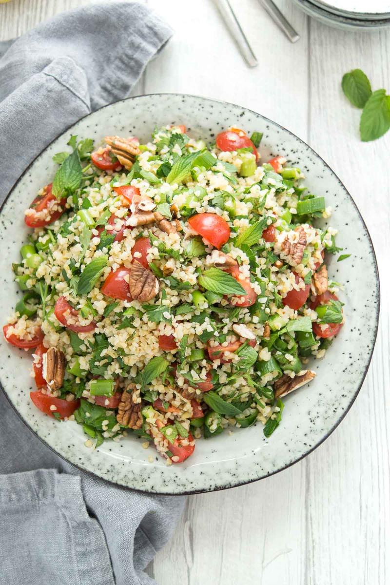 Rezeptbild: Bulgur-Salat mit frischen Kräutern und Zitrone