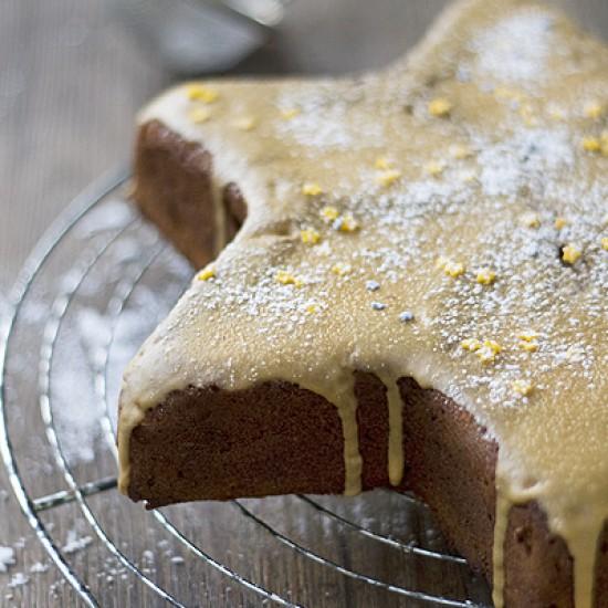 Rezeptbild: Gewürzkuchen mit Ingwer, Nüssen und Kaffeeglasur
