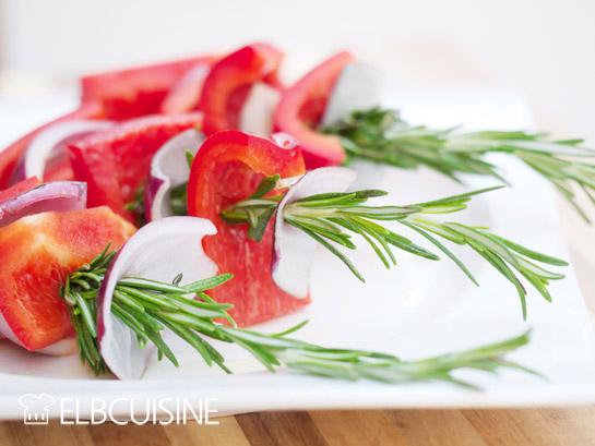 Rezeptbild: Wenn der Grill ruft … lecker-leichte Paprika-Rosmarin-Sticks