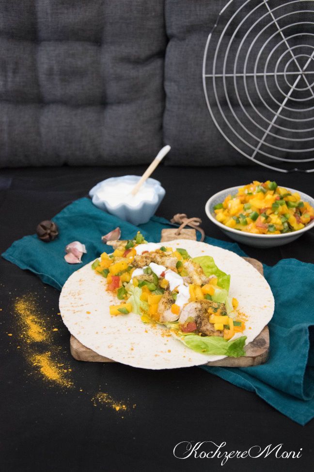 Rezeptbild: Wraps mit Currypute, Mangosalsa und Knoblauchjoghurt
