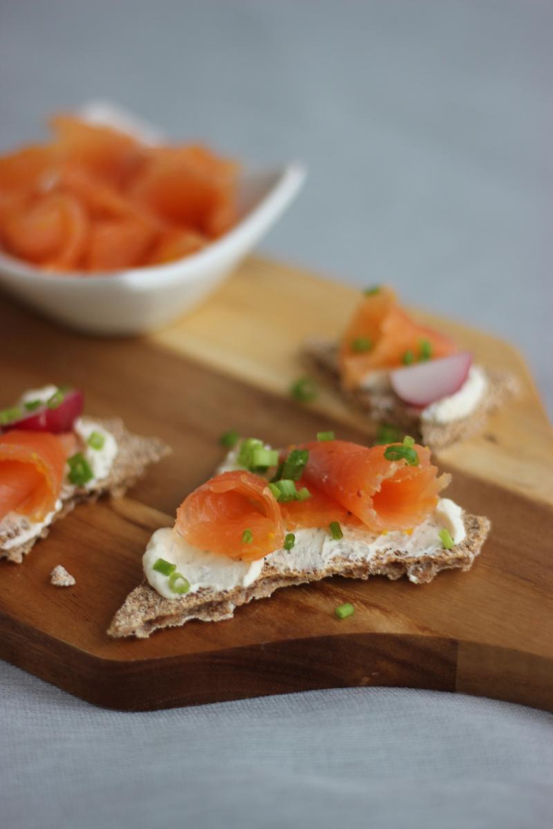 Rezeptbild: Graved Lachs – selbstgebeizter Lachs mit Blutorange und Wodka