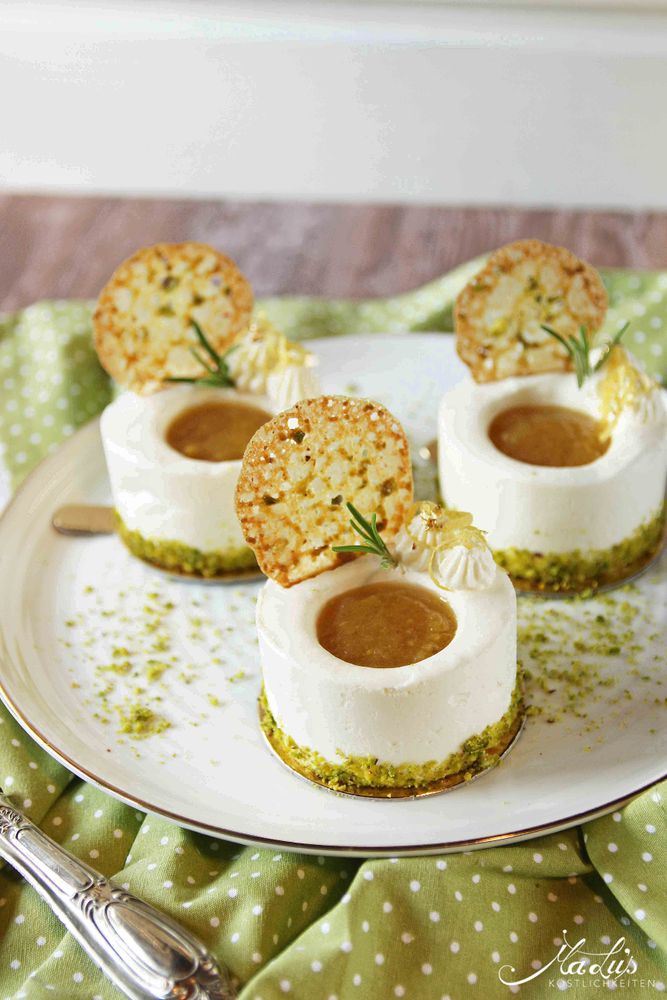 Rezeptbild: Zitronentörtchen mit zarten Pistazienknusperblättern