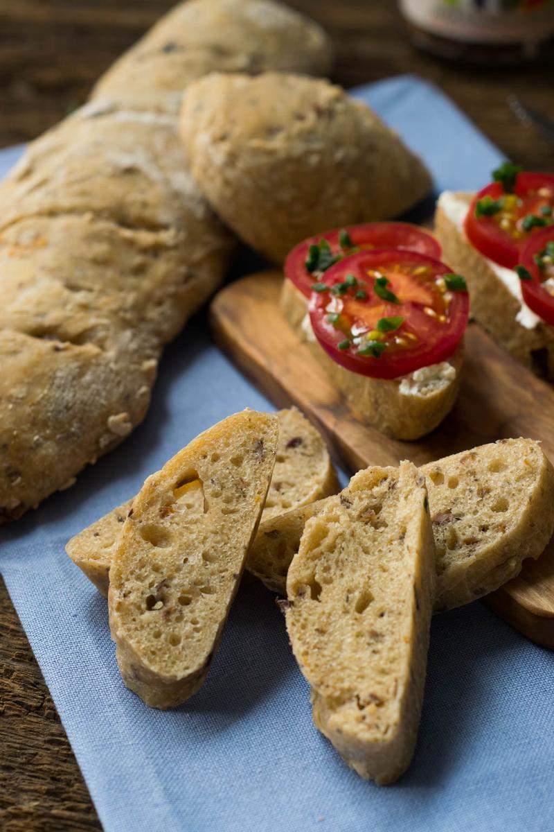 Rezeptbild: Oliven Tomaten Brot