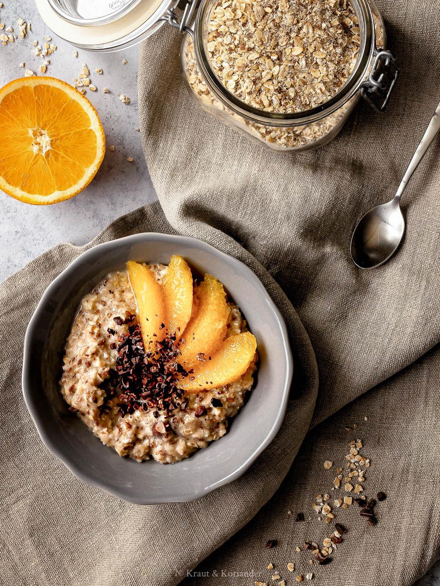 Rezeptbild: Winterliches Porridge deluxe mit Kakao und Orangen