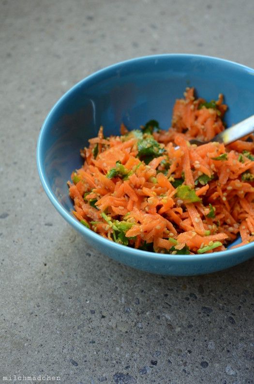 Rezeptbild: Thai-Möhren-Salat mit Kokosmilch, Koriander und Sesam