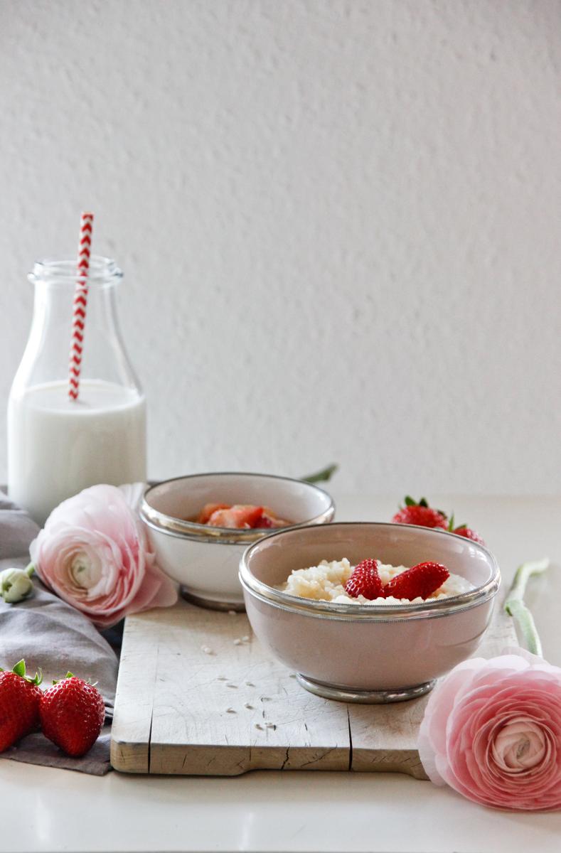 Rezeptbild: Milchreis mit Erdbeer-Rhabarber-Kompott