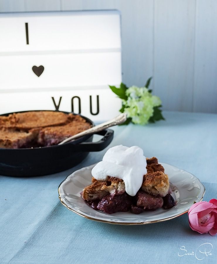 Rezeptbild: Brotauflauf mit Kirschkompott