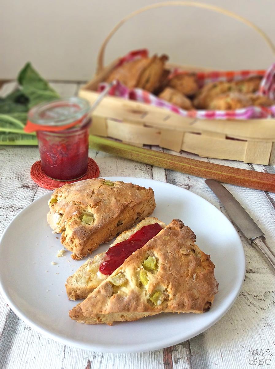 Rezeptbild: Frühstück im Frühling: Süße Rhabarberscones