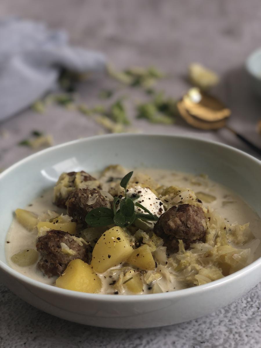 Rezeptbild: WIRSINGEINTOPF MIT RINDERHACKBÄLLCHEN