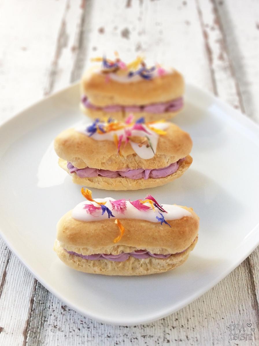 Rezeptbild: Eclairs mit Heidelbeercreme und getrockneten Blüten 