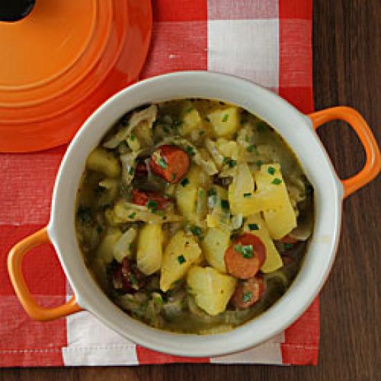 Rezeptbild: Zwiebel-Kartoffel-Eintopf mit Cabanossi