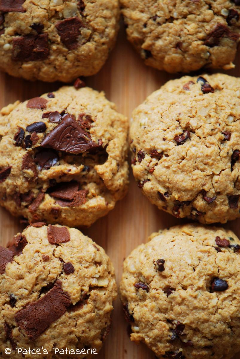Rezeptbild: Glutenfreie Chocolate Chip Cookies mit Walnüssen & Hafer