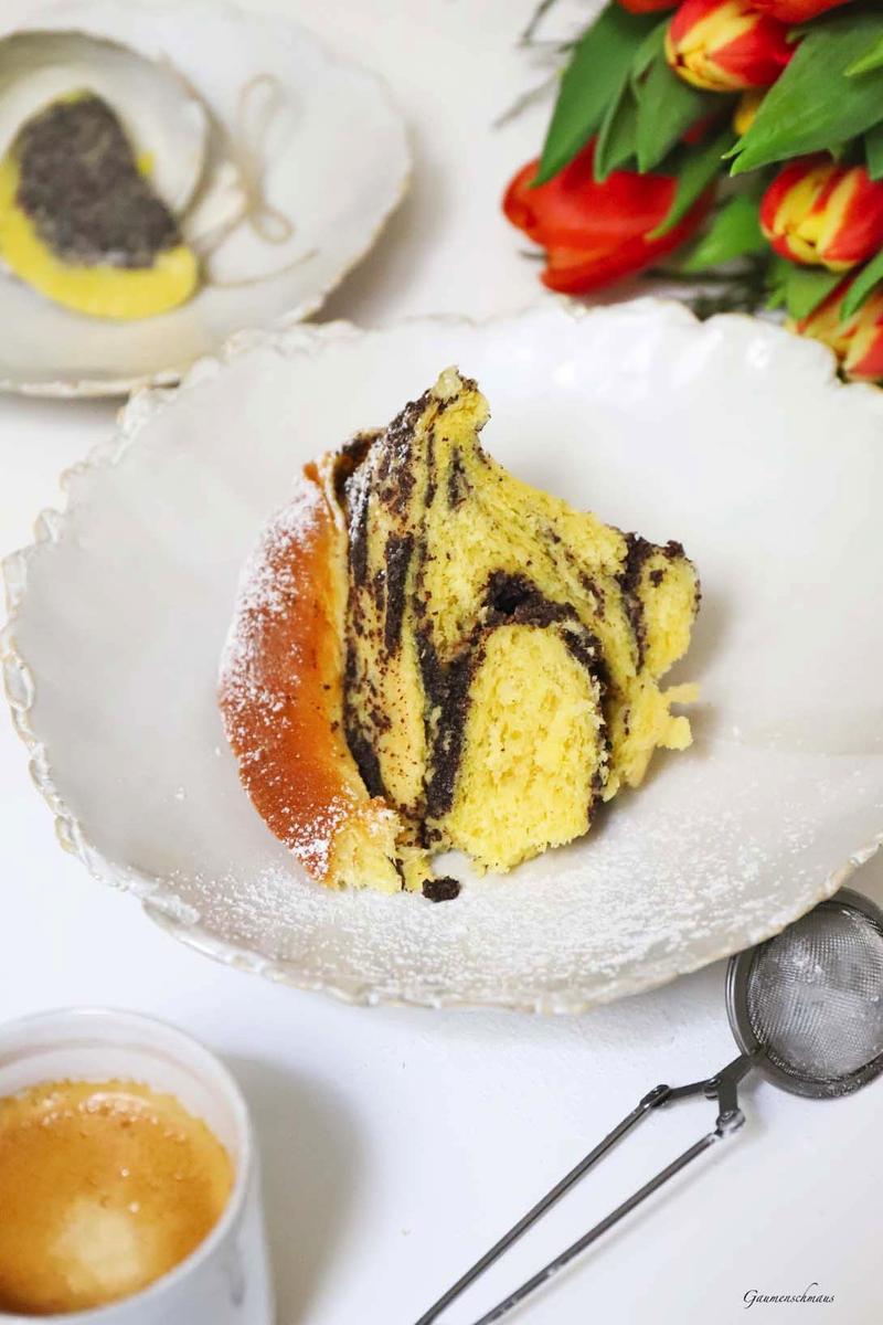 Rezeptbild: Mohn-Reindling mit Mohnbutter