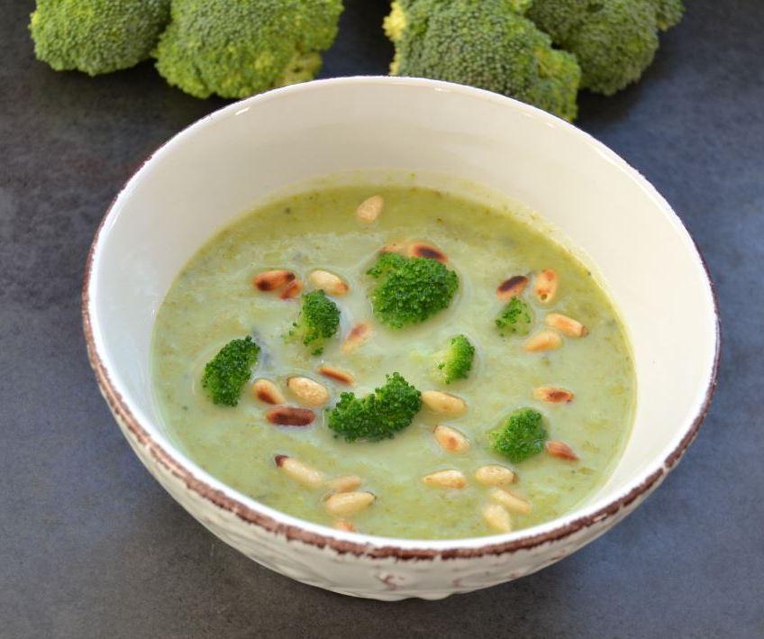 Rezeptbild: Brokkolisuppe mit Basilikum 
