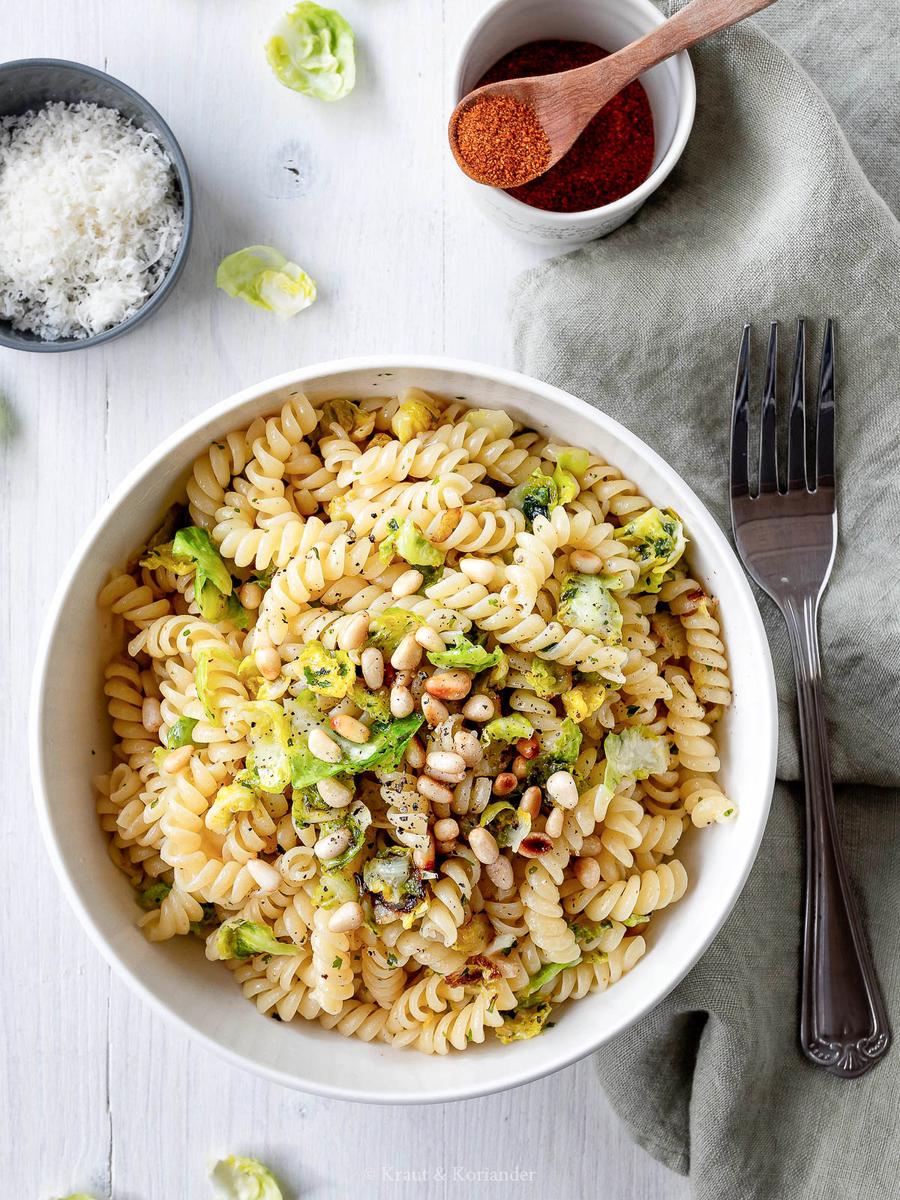 Rezeptbild: Scharfe Pasta mit gerösteten Kohlsprossen