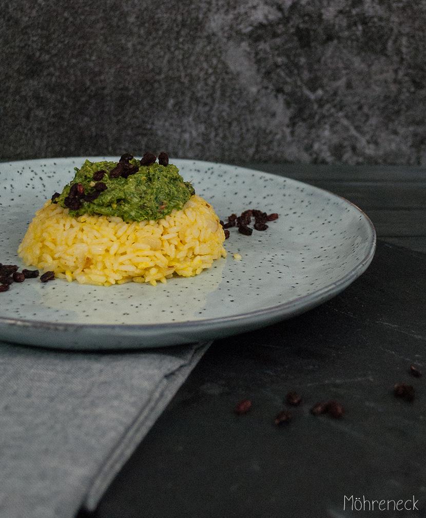 Rezeptbild: Rucola-Berberitzen-Pesto an Safranreis