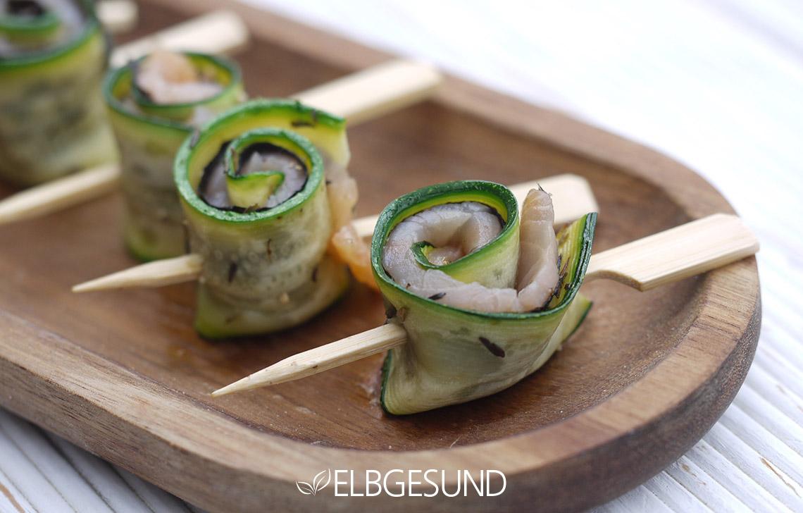 Rezeptbild: Gesundes Fingerfood: Zucchini-Lachs-Nori-Sticks!