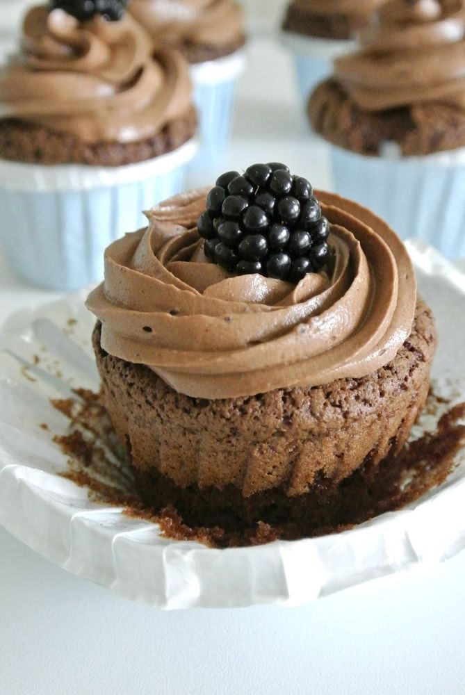 Rezeptbild: Schoko Cupcakes mit Brombeeren