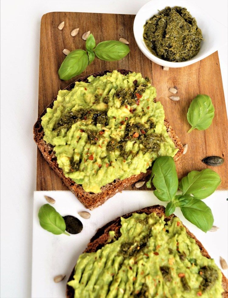 Rezeptbild: Avocado Toast mit Pesto