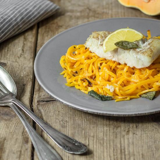 Rezeptbild: Kürbisnudeln in Salbeibutter mit Kabeljau