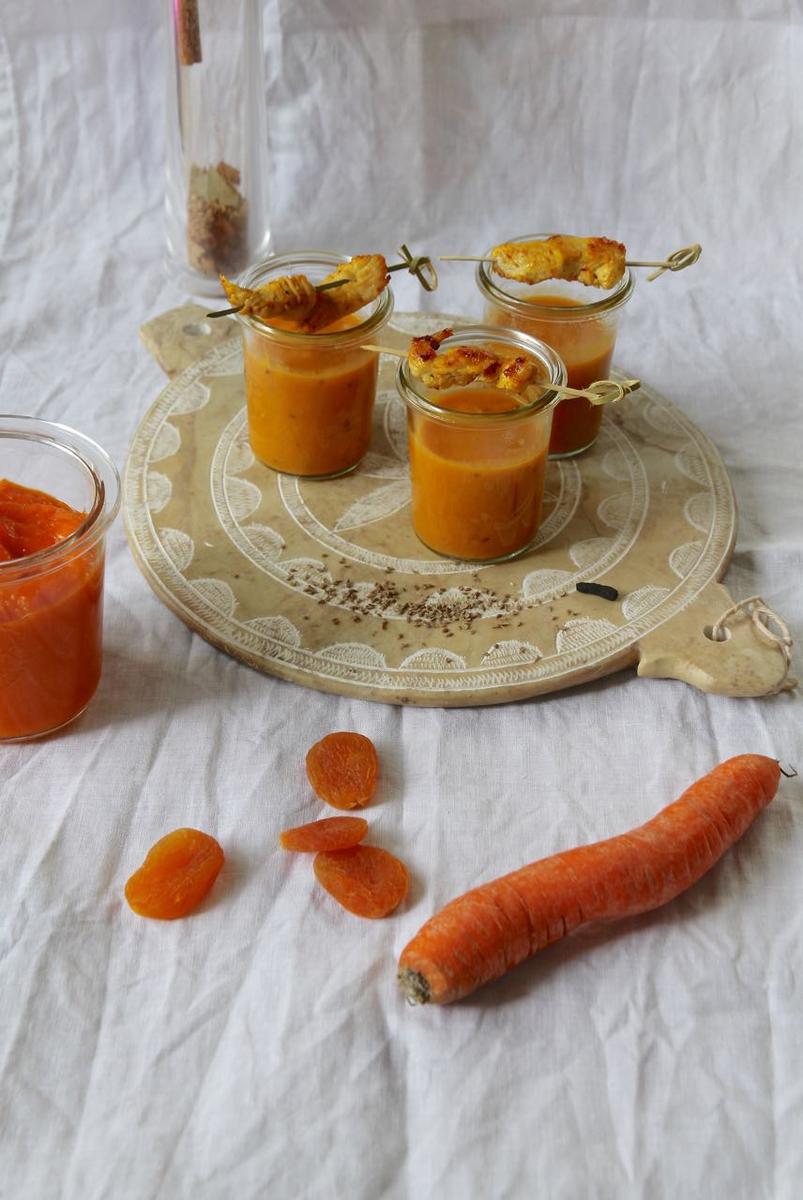 Rezeptbild: Orientalische Karotten-Kürbissuppe mit Aprikosen 