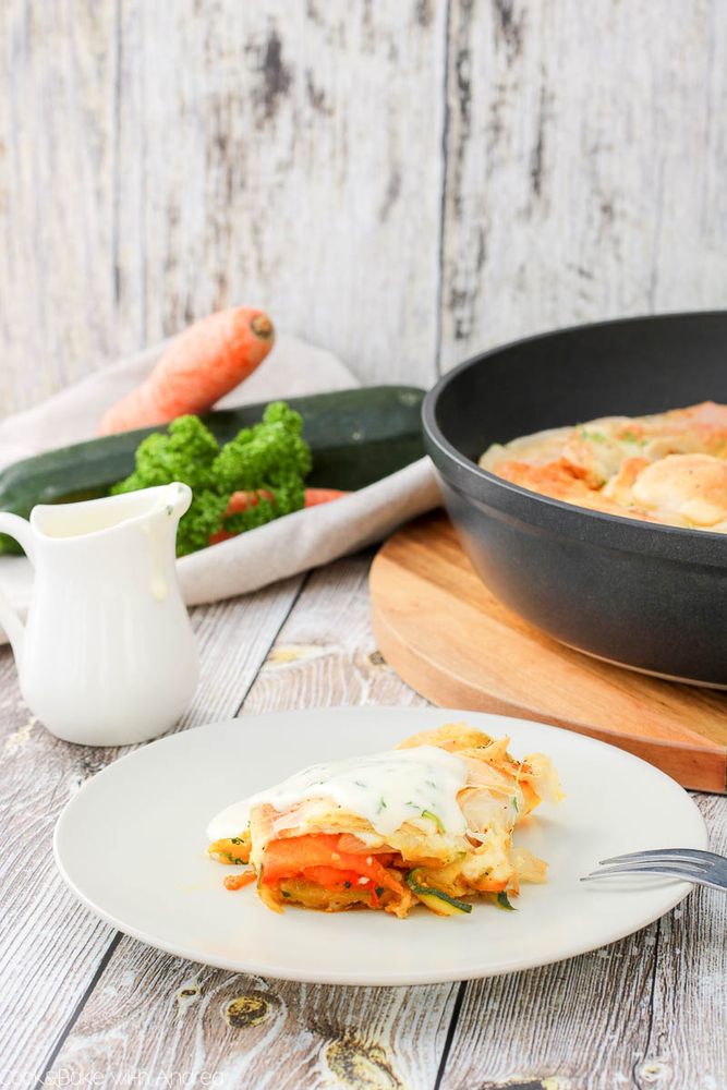 Rezeptbild: Gemüsestrudel mit Käsesauce