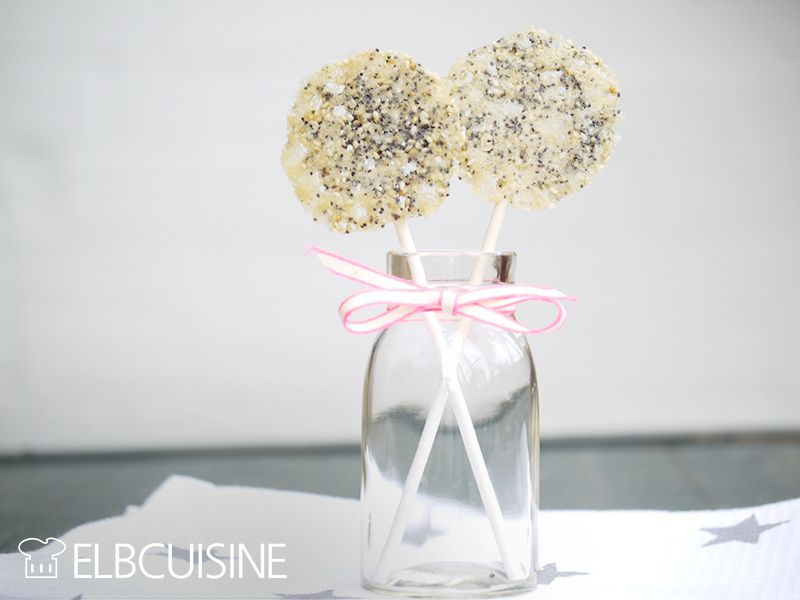 Rezeptbild: Parmesan-Lollies – lustige Knabberei für Kids oder ein schickes “Amuse Gueule” zu Weihnachten
