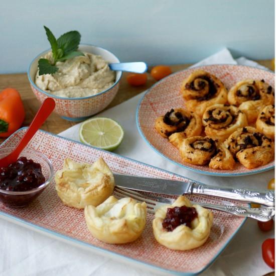 Rezeptbild: Snacks: Ziegenkäse-Tartelettes und Pesto-Schnecken