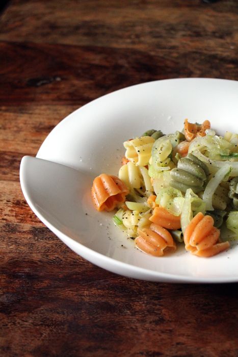 Rezeptbild: Bunte Nudeln mit Fenchel und Safran